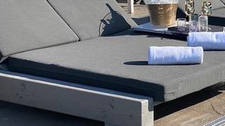 Lit de piscine Sun Club/ Sun Club poolside daybed foto