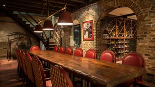 Summer Sommelier Cellar Tour foto