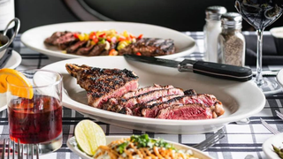 Celebrate Mother’s Day at Gibsons in Rosemont foto