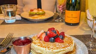 Moms & Mimosas! foto