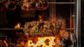 Hot, Hot, Heat! A Live Fire Spanish Wine Dinner foto
