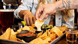 Celebrate Cinco de Mayo with Bar Louie! foto