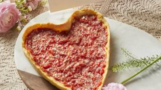 Give Mom Your (Deep Dish) Heart This Mother’s Day foto