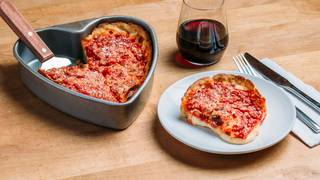 Give Mom Your (Deep Dish) Heart This Mother’s Day foto