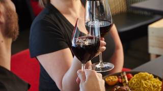 Half Priced Bottles of Wine Every Wednesday Foto