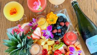Mother's Day Petals & Pours foto