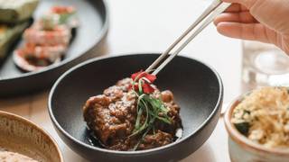 Leave it up to the Curry Queen set menu - $95 foto