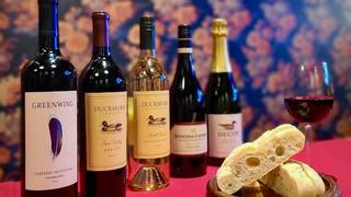 Wine Down Thursdays – ½ Off all Wine Bottles! foto