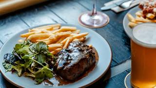 MONDAY | $20 Rump + Kids Eat Free foto