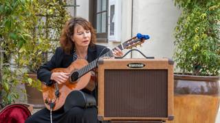 Live Spanish Guitar on Thursdays foto