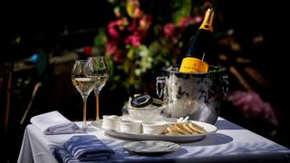 Veuve Cliquot & Caviar for two foto