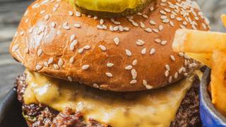 Burgers, Beers & Bad Jokes foto
