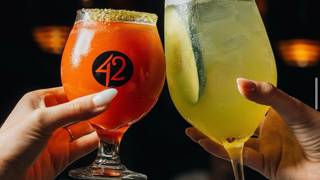 Thursday Ladies Night - 50% off Drinks (Bar Only) foto