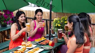 Discover the Best Happy Hour on Davie foto