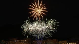 Fireworks View | Guaranteed Patio Table foto