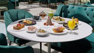 Now Serving Breakfast foto