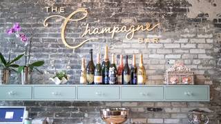 Happy Hour at the Champagne Bar! foto