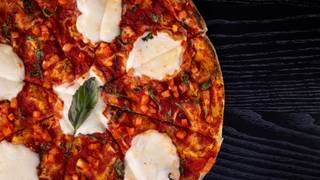 Electric Pickle's Happy Hour and Weekly Specials foto