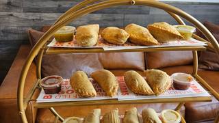 Copy of $20 Lunch Combo-2 empanadas-Soup-Iced tea foto