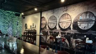 Complimentary Wine Tasting Thursday foto
