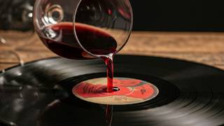 Vino & Vinyl foto