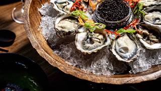 Pop & Pearl: A Summer Oyster Experience foto