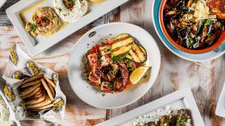 Mezze Monday: 50% Off Appetizers & $6 Martinis! foto