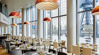 A photo of Manhattan Grill at the London Marriott Hotel Canary Wharf restaurant