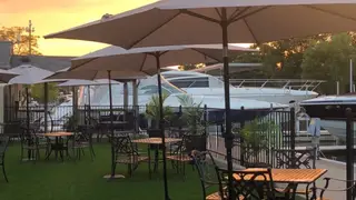 The Sandbar Waterfront Grillの写真
