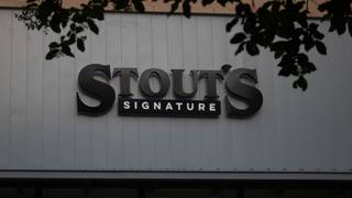 Una foto del restaurante Stout's Signature