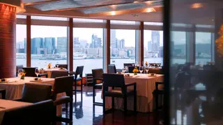 A photo of Four Seasons Hong Kong - Lung King Heen restaurant