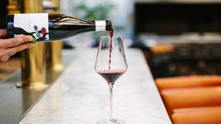 Sip, Savor & Shop: A Garden Wine Experience Foto
