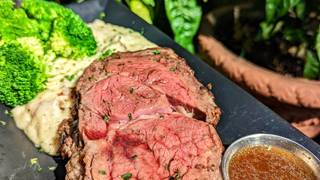 PRIME RIB MONDAY!張相片