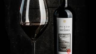 Segunda botella de vino a mitad de precio張相片