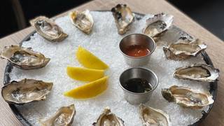 $1 Oysters Thursdays!張相片