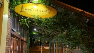 Una foto del restaurante Luciano's Bar and Restaurant