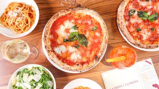 A photo of La Pizza & La Pasta - Eataly Dallas restaurant