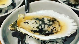 写真（$1 Oysters from 5pm-6pm）