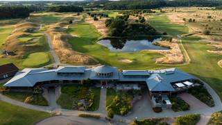 2-Gang-Menü mit Ausblick auf den Golfplatz Foto