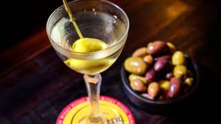 Free Tapas Wednesday: 2 Martinis & Olives for $46 foto