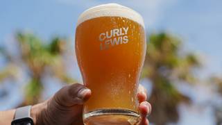 TRIVIA THURSDAYS AT CURLY LEWIS foto