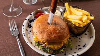 Gusto Esplosivo: L' Hamburger Che Spazza Via! photo