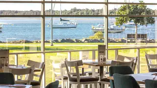 Une photo du restaurant Aqua Restaurant at the Westport Club