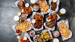 Bottomless Wings & Drinks foto