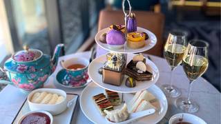 Sparkling High Tea in the Sky at AURA Foto