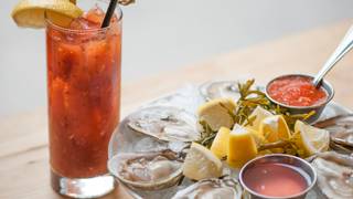 NYC's Best #Oystergram Happy Hour Photo