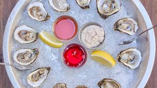 Buck-A-Shuck Tuesdays Foto