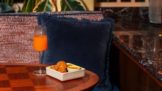 写真（Aperitivo on us! Spritz & Arancini to Share）