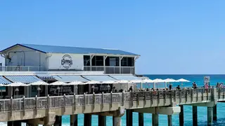 Una foto del restaurante Benny's On The Beach - Pier