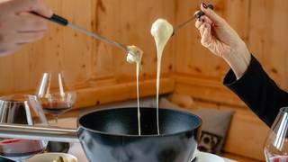 KÄSE-FONDUE in unserer Stube photo